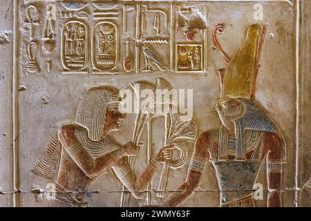 Ägypten, Sohag, Abydos, Abydos Pilgerstadt der Pharaonen, die von der UNESCO zum Weltkulturerbe erklärt wurde, Tempel von Seti I., niedriges Relief Stockfoto