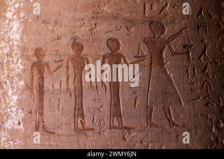 Ägypten, Assuan, Adelsgräber, Sirenput II. Grab, Mwkho und Sabni Gräber, Schnitzereien auf einer Säule Stockfoto