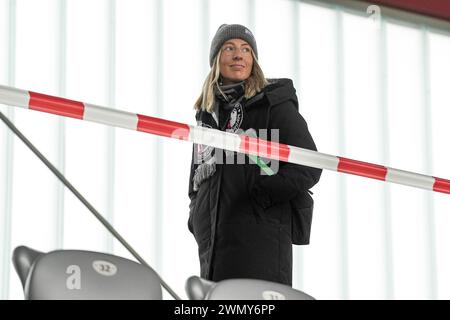 München, Deutschland. Februar 2024. München - Feyenoord-Fans beim Achtelfinale der UEFA Youth League zwischen Bayern München O19 und Feyenoord O19 auf dem FC Bayern Campus am 28. Februar 2024 in München. Credit: Box to Box Pictures/Alamy Live News Stockfoto