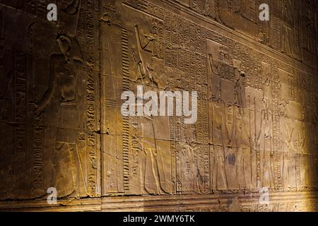 Ägypten, Edfu, Pharaonentempel in Oberägypten aus ptolemäischer und römischer Zeit, die von der UNESCO zum Weltkulturerbe erklärt wurden, Horus-Tempel Stockfoto