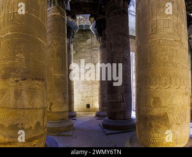 Ägypten, Edfu, Pharaonentempel in Oberägypten aus ptolemäischer und römischer Zeit, die von der UNESCO zum Weltkulturerbe erklärt wurden, Horus-Tempel Stockfoto