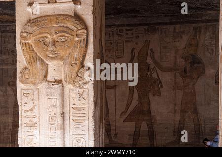 Ägypten, Abu Simbel, nubische Denkmäler von Abu Simbel bis Philae, von der UNESCO zum Weltkulturerbe erklärt, Nefertari-Tempel, Hathor-Säule Stockfoto