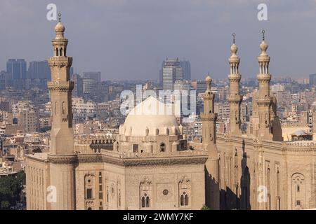 Ägypten, Kairo, das historische Kairo, das von der UNESCO zum Weltkulturerbe erklärt wurde, Sultan Hassan und Al Rifa'i Moscheen Blick von der Zitadelle Salah al DIN Ayyubi Stockfoto