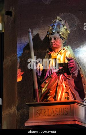 Frankreich, Haut Rhin, Kaysersberg, Sainte Croix Kirche, Saint Blaise Statue aus dem 16. Jahrhundert Stockfoto