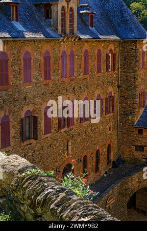 Frankreich, Aveyron, Conques, beschriftet eines der schönsten Dörfer in Frankreich, ein wichtiger Halt auf dem Weg von St. James, die St. Foy Kirche aus dem 11-12. Jahrhundert, römischer Stil Stockfoto