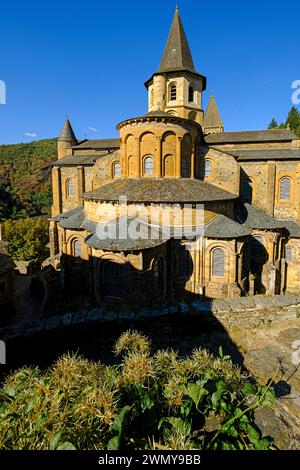 Frankreich, Aveyron, Conques, beschriftet eines der schönsten Dörfer in Frankreich, ein wichtiger Halt auf dem Weg von St. James, die St. Foy Kirche aus dem 11-12. Jahrhundert, römischer Stil Stockfoto