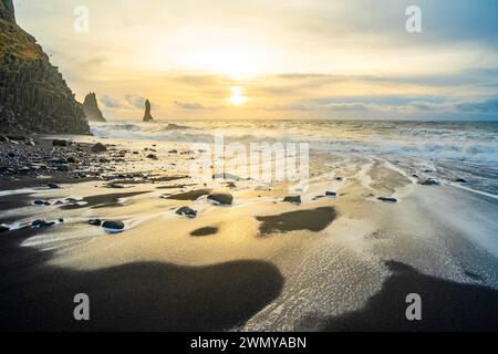 Island, Südküste, Richtung Vik, Ort von Dyrholaey, schwarzer Sandstrand von Reynisfjara Stockfoto
