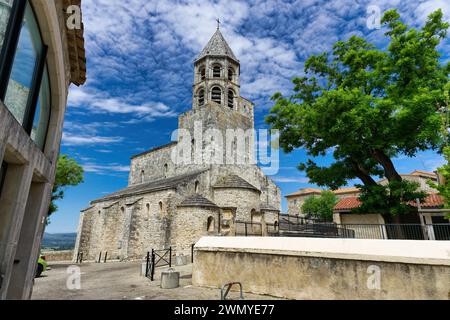 Frankreich, Drôme (26), Drôme provenzale, La Garde Adhémar, bezeichnet die schönsten Dörfer Frankreichs, die romanische Kirche Saint Michel aus dem 11. Jahrhundert Stockfoto