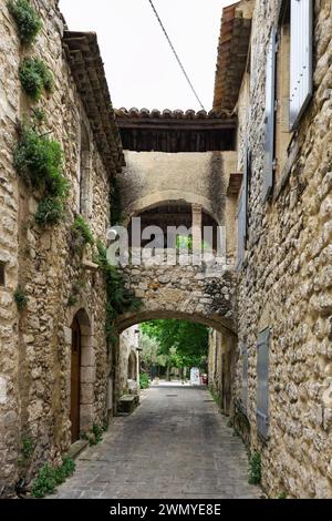 Frankreich, Drôme (26), Drôme provenzale, La Garde Adhémar, beschriftet die schönsten Dörfer Frankreichs, kleine Straße mit Charakter Stockfoto