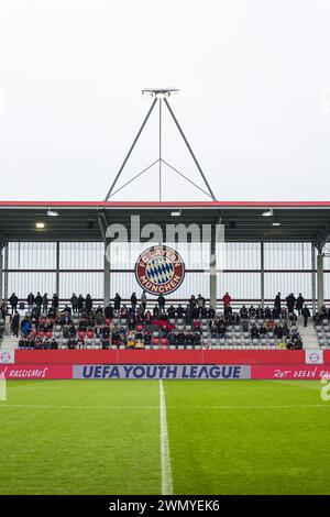 München, Deutschland. Februar 2024. München - Überblick über das Stadion im Achtelfinale der UEFA Youth League zwischen Bayern München O19 und Feyenoord O19 auf dem FC Bayern Campus am 28. Februar 2024 in München. Credit: Box to Box Pictures/Alamy Live News Stockfoto