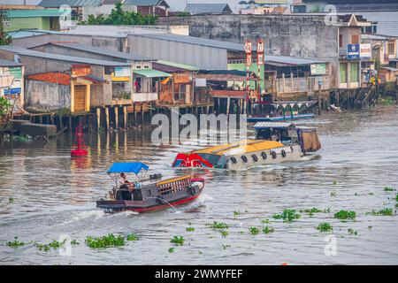 Vietnam, Mekong Delta, Cai Be, Navigation auf dem Kanal Kinh 28, der in den Mekong mündet Stockfoto