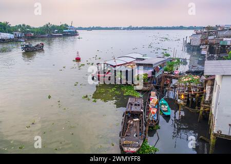 Vietnam, Mekong Delta, Cai Be, Navigation auf dem Kanal Kinh 28, der in den Mekong mündet Stockfoto