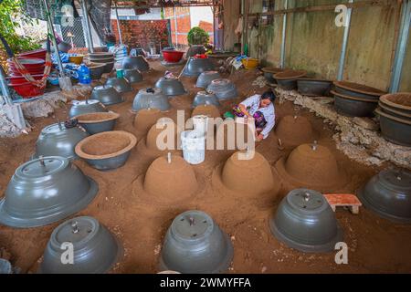 Vietnam, Mekong Delta, Cai BE, handwerkliche Herstellung von Erdtöpfen Stockfoto