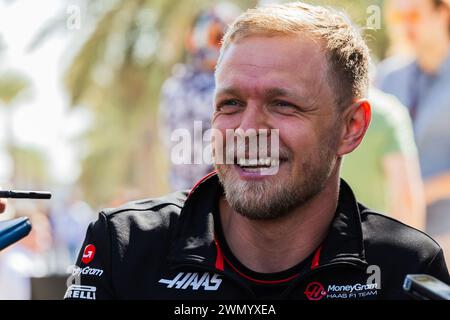 MANAMA, BAHRAIN, BAHRAIN International Circuit, 28.Feb.2024: Kevin Magnussen aus Dänemark und MoneyGram Haas F1 Team während der Formel 1 Bahrain Grand PR Stockfoto