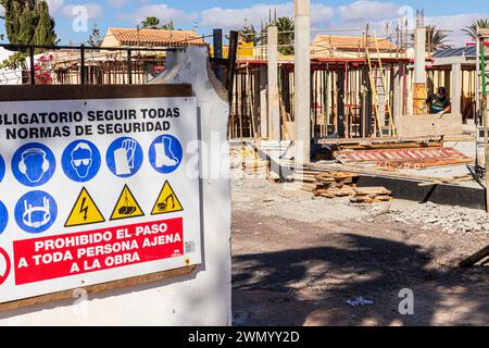 Bauarbeiten an neuen Wohnungen in Caleta de Fuste auf der Kanarischen Insel Fuerteventura, Spanien Stockfoto