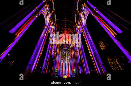 IMMERSIVE VORSTELLUNG IN DER KIRCHE SAINT EUSTACHE IN PARIS Stockfoto