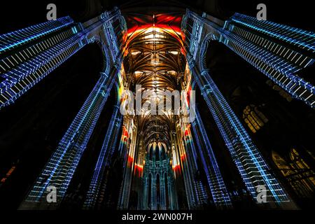 IMMERSIVE VORSTELLUNG IN DER KIRCHE SAINT EUSTACHE IN PARIS Stockfoto