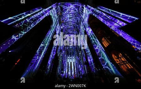 IMMERSIVE VORSTELLUNG IN DER KIRCHE SAINT EUSTACHE IN PARIS Stockfoto