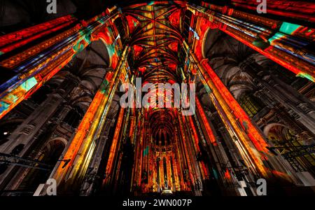 IMMERSIVE VORSTELLUNG IN DER KIRCHE SAINT EUSTACHE IN PARIS Stockfoto