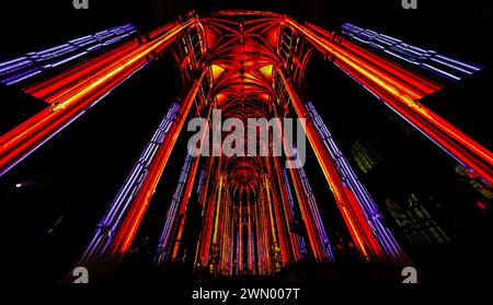 IMMERSIVE VORSTELLUNG IN DER KIRCHE SAINT EUSTACHE IN PARIS Stockfoto