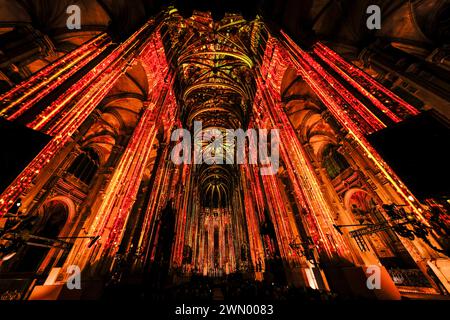 IMMERSIVE VORSTELLUNG IN DER KIRCHE SAINT EUSTACHE IN PARIS Stockfoto