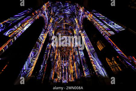 IMMERSIVE VORSTELLUNG IN DER KIRCHE SAINT EUSTACHE IN PARIS Stockfoto