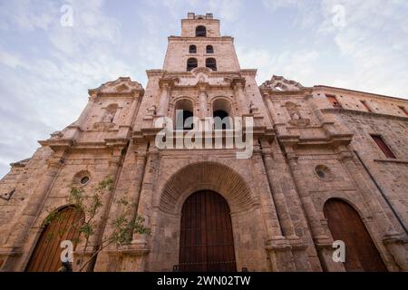 St. Basilika Francisco de Asis (Basilica Menor de San Francisco de Asis) an der Plaza de San Francisco in Old Havana (La Habana Vieja), Kuba. Das alte Havanna i Stockfoto