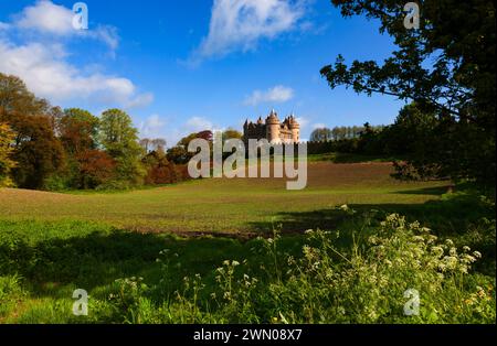 Killyleagh Castle im County Down, Nordirland, gilt als die älteste bewohnte Burg des Landes und stammt aus dem 12. Jahrhundert. Stockfoto