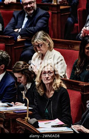 © Antonin Burat/Le Pictorium/MAXPPP - Paris 27/02/2024 Antonin Burat/Le Pictorium - 27/02/2024 - France/Paris - La Ministre de l'Education nationale et de la Jeunesse Nicole Belloubet, lors de la seance de questions au gouvernement du 27 fevrier 2024 a l'Assemblee nationale. - Valeurs ACtuelles out, jdd out, no jdd, RUSSIA OUT, NO RUSSIA NO RUSSIA #norussia/27/02/2024 - Frankreich/Paris - Ministerin für Bildung und Jugend Nicole Belloubet, während der Fragestunde an die Regierung am 27. Februar 2024 in der französischen Nationalversammlung. Stockfoto