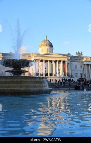 Wintersonne am Trafalgar Square im Zentrum von London, Großbritannien Stockfoto