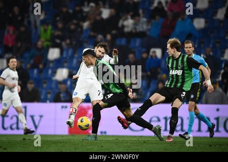 Reggio Emilia, Italien. Februar 2024. Foto Massimo Paolone/LaPresse 28. Februar 2024 - Reggio Emilia, Italia - Sport, calcio - Sassuolo vs Napoli - Campionato italiano di calcio Serie A TIM 2023/2024 - Stadio Mapei Citt&#xe0; del Tricolore. Nella Foto: Khvicha Kvaratskhelia (SSC Neapel) realizza il gol 1-5 28. Februar 2024 Reggio Emilia, Italien - Sport, calcio - Sassuolo vs Neapel - italienische Fußballmeisterschaft der Serie A 2023/2024 - Mapei Stadium. Auf dem Bild: Khvicha Kvaratskhelia (SSC Neapel) Tor 1-5 Credit: LaPresse/Alamy Live News Stockfoto