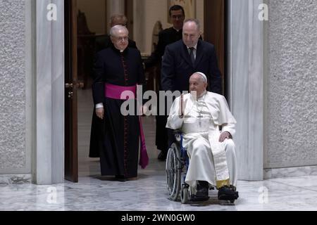 Vatikanstadt, Vatikan, 28. Februar 2024. Papst Franziskus während seiner wöchentlichen Generalaudienz im Saal Paul VI. Im Vatikan. v Stockfoto