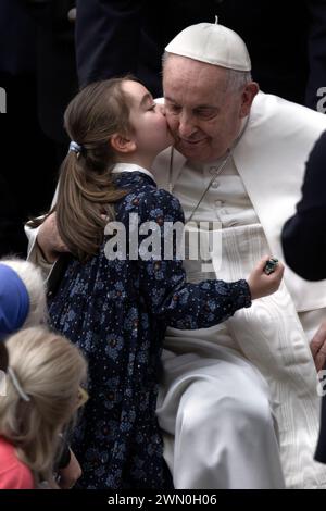 Vatikanstadt, Vatikan, 28. Februar 2024. Papst Franziskus während seiner wöchentlichen Generalaudienz im Saal Paul VI. Im Vatikan. v Stockfoto