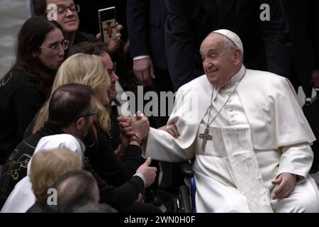 Vatikanstadt, Vatikan, 28. Februar 2024. Papst Franziskus während seiner wöchentlichen Generalaudienz im Saal Paul VI. Im Vatikan. Maria Grazia Picciarella/Alamy Live News Stockfoto