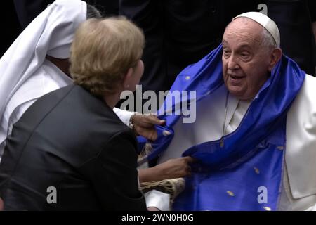 Vatikanstadt, Vatikan, 28. Februar 2024. Papst Franziskus während seiner wöchentlichen Generalaudienz im Saal Paul VI. Im Vatikan. Maria Grazia Picciarella/Alamy Live News Stockfoto