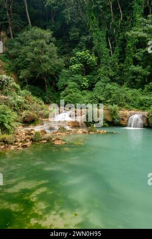 Kuang Si fällt in Nordlaos in Südostasien Stockfoto