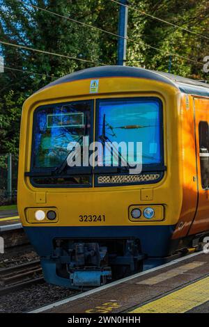 Elektrischer Pendlerzug barnt Green Station West midlands england großbritannien Stockfoto