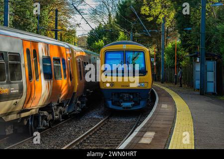 Elektrischer Pendlerzug barnt Green Station West midlands england großbritannien Stockfoto