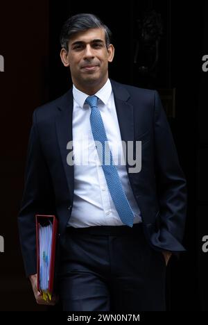 London, Großbritannien. Februar 2024. Premierminister Rishi Sunak verlässt die Downing Street 10, um die Fragen des Premierministers in London zu beantworten. Quelle: SOPA Images Limited/Alamy Live News Stockfoto