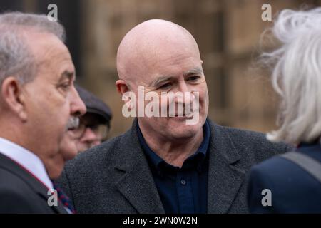 London, Großbritannien. Februar 2024. Rallye der National Union of Rail, Maritime and Transport Workers (RMT) im Old Palace Yard, über die anhaltende Streitigkeit der Eisenbahnarbeiter Mick Lynch, Generalsekretär, RMT, Credit: Ian Davidson/Alamy Live News Stockfoto