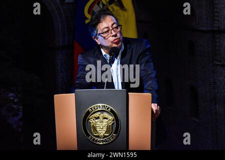 Bogota, Kolumbien. Februar 2024. Der kolumbianische Präsident Gustavo Petro spricht während der Einweihungszeremonie der Internationalen Tourismusshow „ANATO“ in Korferias, Bogota, Kolumbien, am 28. Februar 2024. Foto: Cristian Bayona/Long Visual Press Credit: Long Visual Press/Alamy Live News Stockfoto