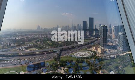 Ein Bild von Dubai vom Dubai Frame aus gesehen. Stockfoto