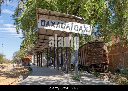 Oaxaca, Mexiko - Oaxaca Railroad Museum. Die Mexican Southern Railroad nahm ihren Betrieb 1892 zwischen Oaxaca und Pueblo auf. Der Personenverkehr hat b Stockfoto