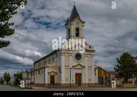 Paroquia Maria Auxiliadora Kirche im Zentrum von Puerto Natales, Chile, Südamerika. Stockfoto