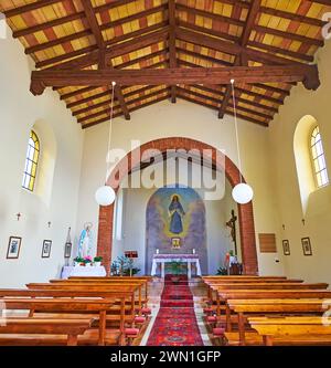 LUGANO, SCHWEIZ - 16. MÄRZ 2023: Innere der Kirche des Unbefleckten Herzens der Maria im Dorf Aldesago, Lugano, Schweiz Stockfoto