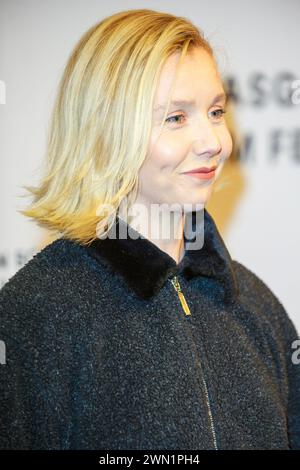 Glasgow, Schottland, Großbritannien. Februar 2024. Schauspielerin Lauren Lyle auf dem roten Teppich. Das Glasgow Film Festival 2024 (GFF) wurde heute Abend im Glasgow Film Theatre (GFT) mit einer Vorführung von Love Lies Bleeding eröffnet. Dies war die britische Premiere des Films, der von Rose Glass und Weronika Tofilska geschrieben wurde und Regie führte. GFF läuft bis 10. März 2024. Quelle: Stewart Kirby für #creativezealots/Alamy Live News Stockfoto