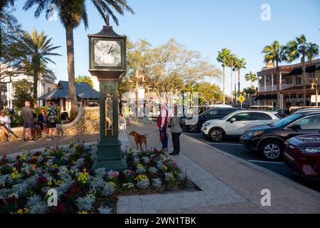 USA Florida FL die Dörfer Senioren der Seniorengemeinschaft pensionieren Lake Sumter Landing Uhrenturm Stockfoto