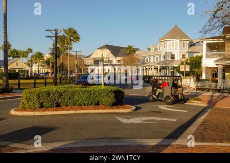 USA Florida FL die Dörfer Pensionierung Seniors pensioniert Lake Sumter Landing Stockfoto