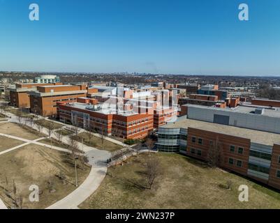 Luftaufnahme der University of Maryland Baltimore County UMBC Catonsville Zulassungsbüro, Pool, Commons, Quad, Honors College, Zulassungsbüro, retri Stockfoto