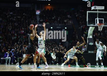 Alpha DIALLO 11 (Monaco) Lucas DUSSOULIER 22 (Nanterre) während der französischen Meisterschaft Betclic Elite Basketballspiel zwischen Nanterre 92 und AS Monaco Basket am 28. Februar 2024 in der Paris La Defense Arena in Nanterre, Frankreich Stockfoto